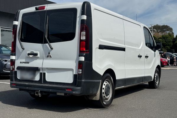 2022 Mitsubishi Express SN GLX+ Van Image 7