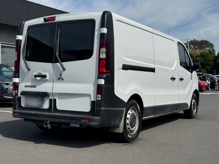 2022 Mitsubishi Express SN GLX+ Van Image 7