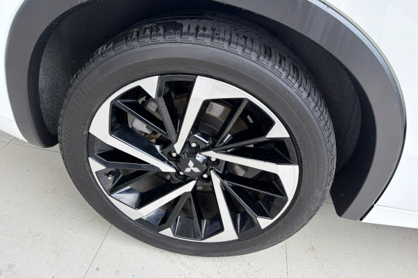 2021 MY22 Mitsubishi Outlander ZM Exceed SUV Image 21