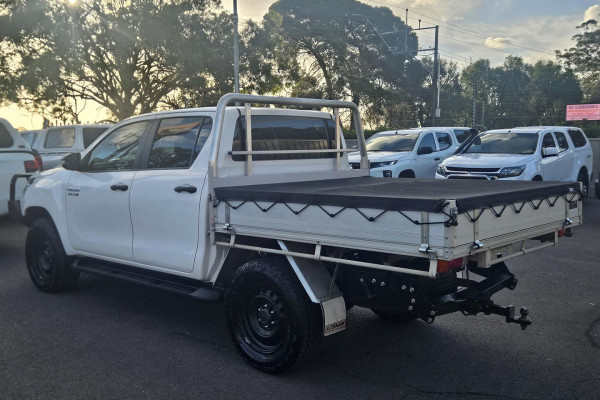 2020 Toyota HiLux  SR Dual Cab Cab Chassis Image 6