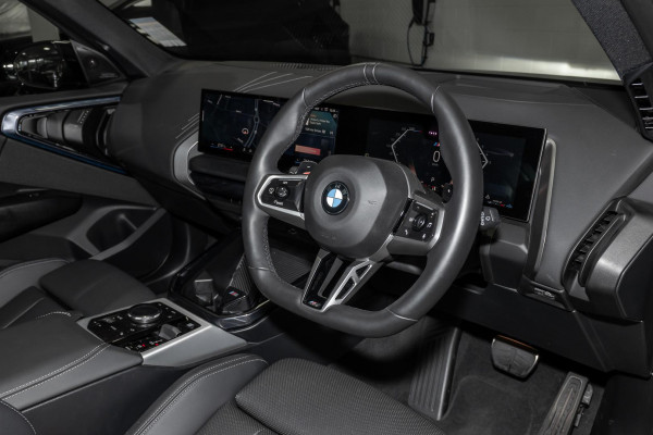 2025 BMW X3 G45 40d xDrive SUV image 6