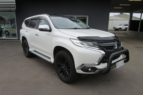 2019 Mitsubishi Pajero Sport QE Black Edition SUV Image 1