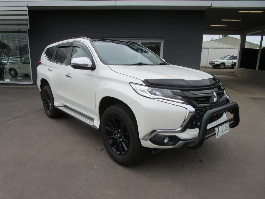 2019 Mitsubishi Pajero Sport QE Black Edition SUV Image 1