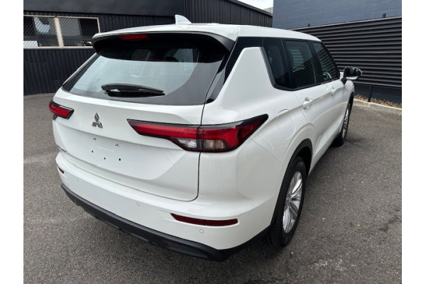 2023 Mitsubishi Outlander ZM ES SUV