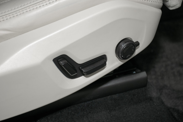 2021 Volvo XC90 L Series B6 Inscription SUV image 17