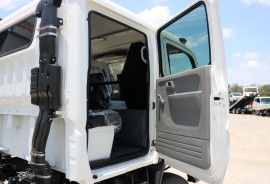 2019 Fuso Canter CREW CAB 4X4 Cab chassis