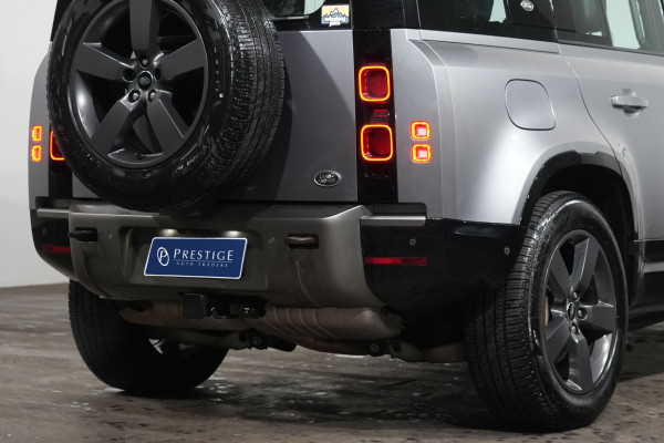2021 Land Rover Defender L663 110 D300 X-Dynamic HSE SUV image 8