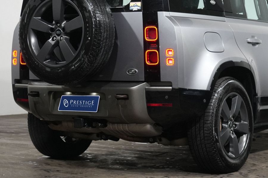 2021 Land Rover Defender L663 110 D300 X-Dynamic HSE SUV Image 8