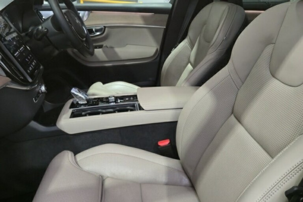 2025 MY26 Volvo XC90 L Series Ultra B5 Dark SUV Image 19