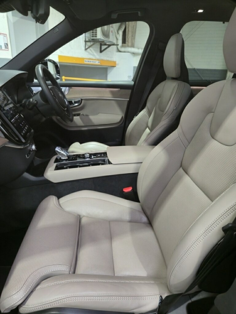 2025 MY26 Volvo XC90 L Series Ultra B5 Dark SUV Image 19
