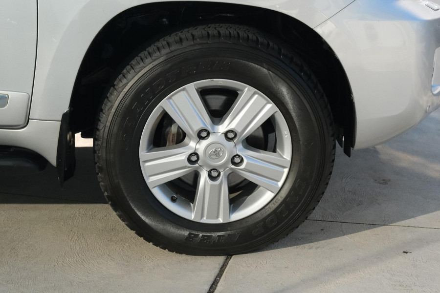 2014 MY13 Toyota LandCruiser VDJ200R Sahara SUV Image 6