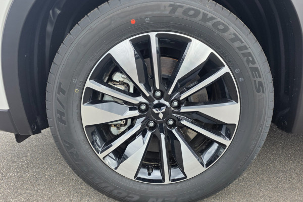 2025 Mitsubishi Outlander ZM LS SUV Image 8