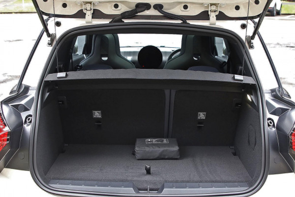 2026 MINI Cooper J01 SE Favoured Hatch image 7