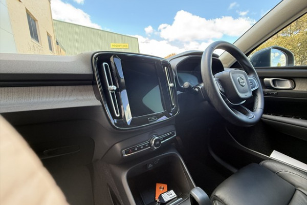 2023 Volvo XC40 XZ Plus B4 SUV Image 16