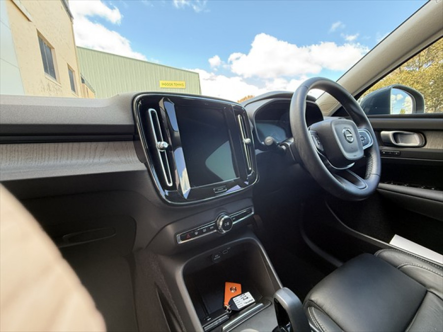 2023 Volvo XC40 XZ Plus B4 SUV Image 16