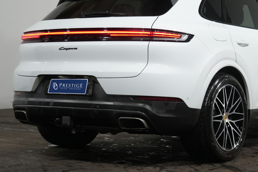 2023 Porsche Cayenne SUV Image 8