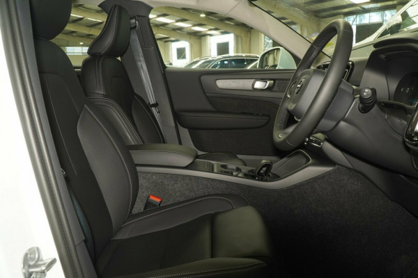 2025 Volvo XC40 XZ Plus B4 Special Edition SUV Image 8
