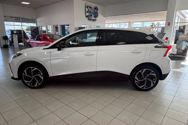 2026 MG MG4 AH4E Essence 64 Hatch Image 4