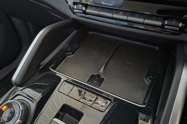 2026 MY25 LDV D90 Executive Wagon Image 18