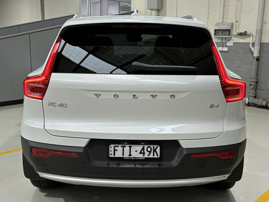 2025 Volvo XC40 XZ Plus B4 SUV Image 6