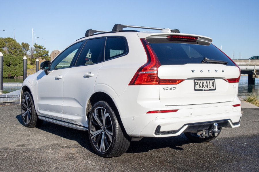 2022 Volvo XC60 T8 Ultimate Recharge PHEV SUV Image 16