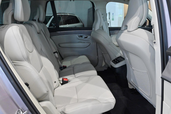 2026 Volvo XC90 L Series Ultra B5 Dark SUV Image 8