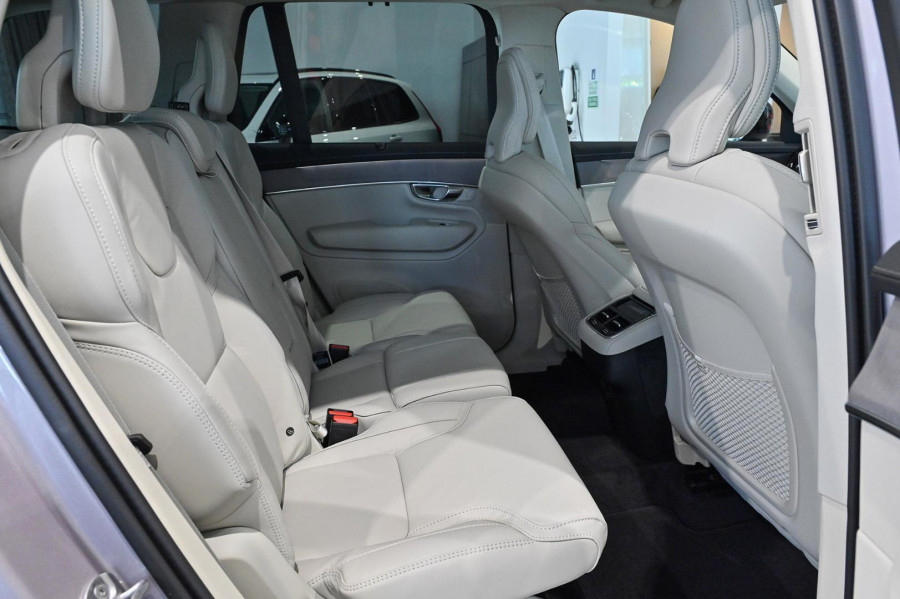 2026 Volvo XC90 L Series Ultra B5 Dark SUV Image 8