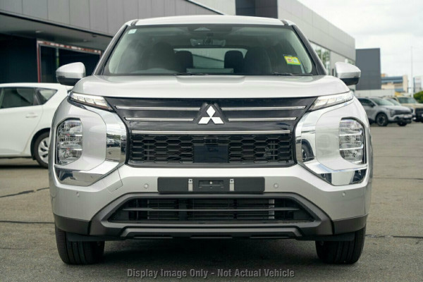 2025 Mitsubishi Outlander ZM ES SUV Image 4