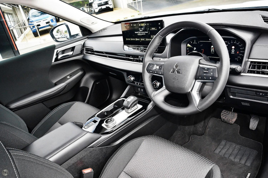 2026 Mitsubishi Outlander ZM LS SUV Image 5