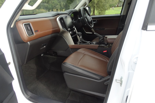2024 MY25 Mahindra Scorpio  Z8L SUV Image 11