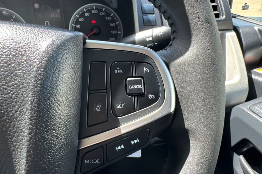 2019 Toyota HiAce GDH300R Commuter Van Image 15