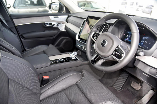 2025 MY26 Volvo XC90 L Series Ultra B5 Dark SUV Image 7