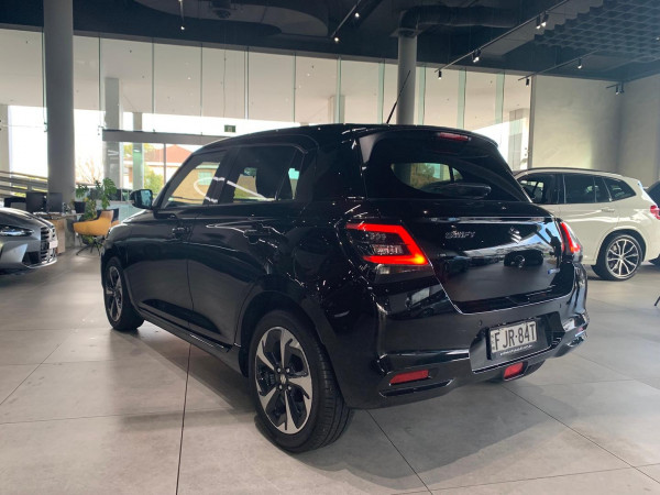 2024 Suzuki Swift AZ Series II GLX Turbo Hatch image 6
