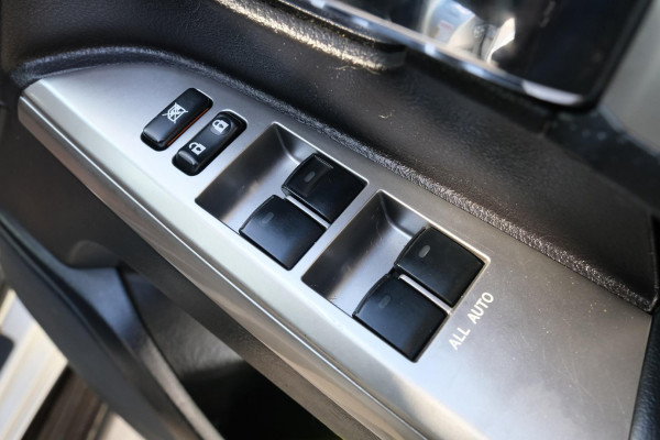 2014 MY13 Toyota LandCruiser VDJ200R Sahara SUV Image 14