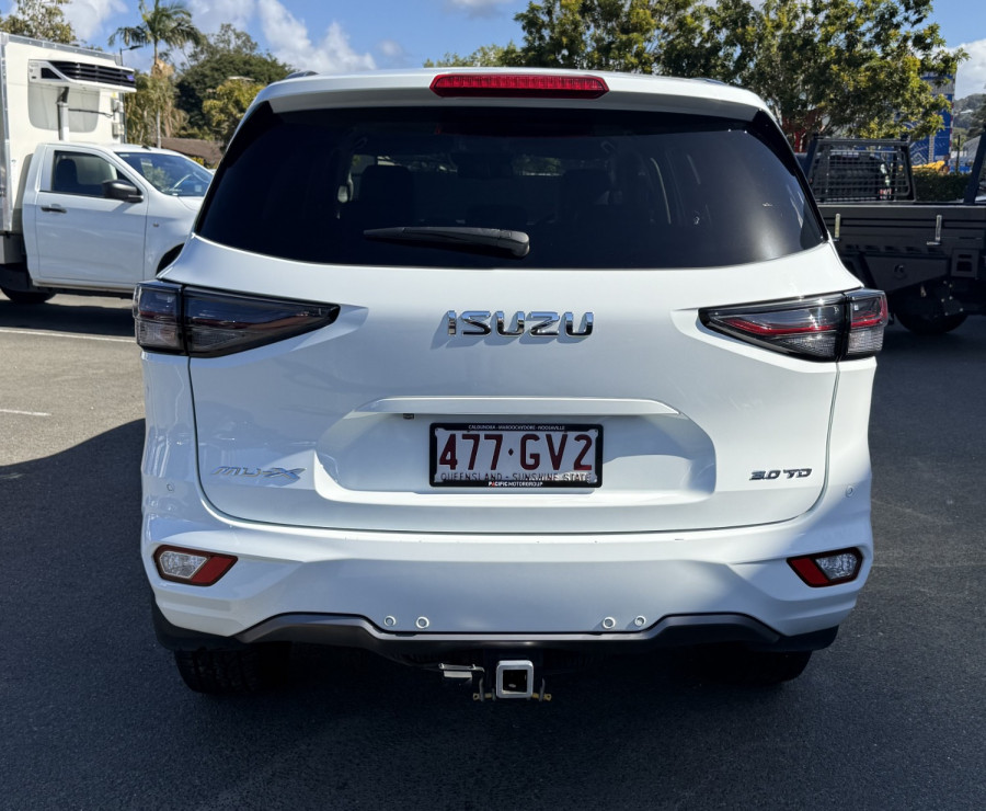 2022 MY23 Isuzu MU-X RJ LS-T SUV Image 9
