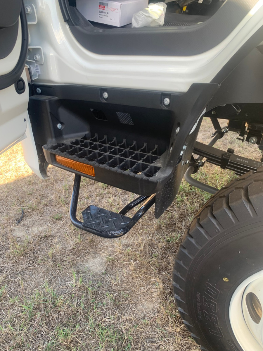 2026 Isuzu  NPS 75-175 MT D34 Cab Chassis Image 10