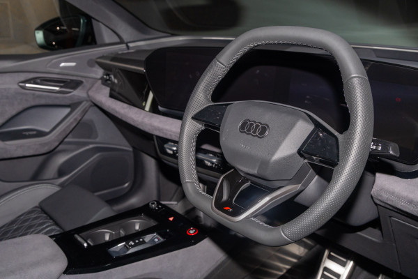 2025 Audi SQ6 e-tron GF SUV image 7