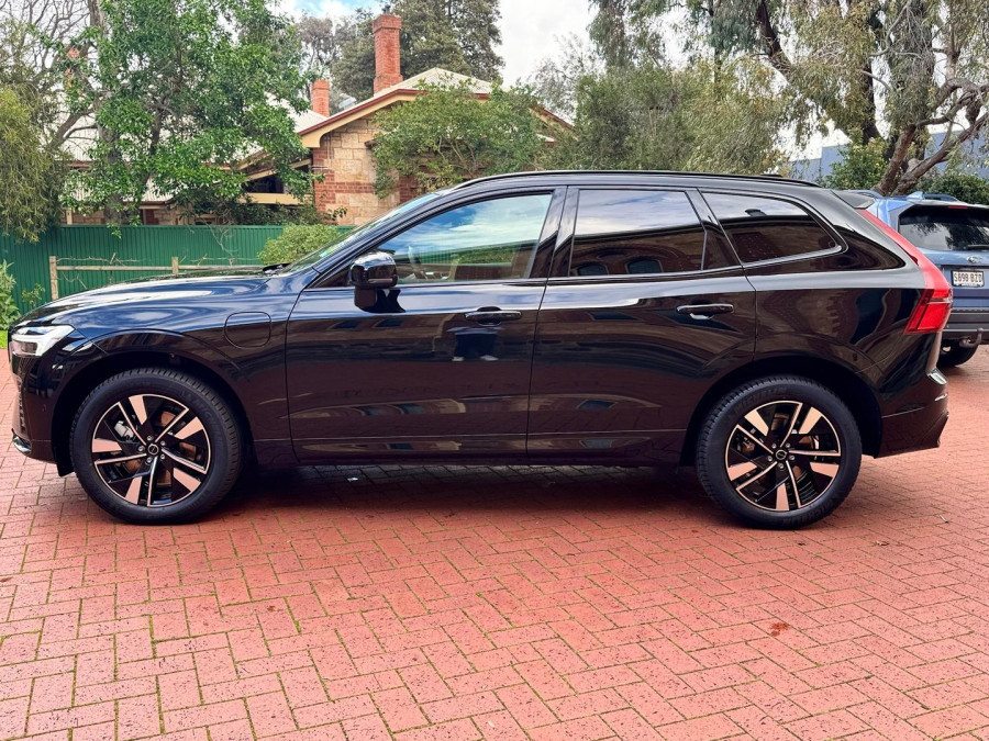 2025 Volvo XC60 UZ Plus T8 Plug-in Hybrid SUV Image 18