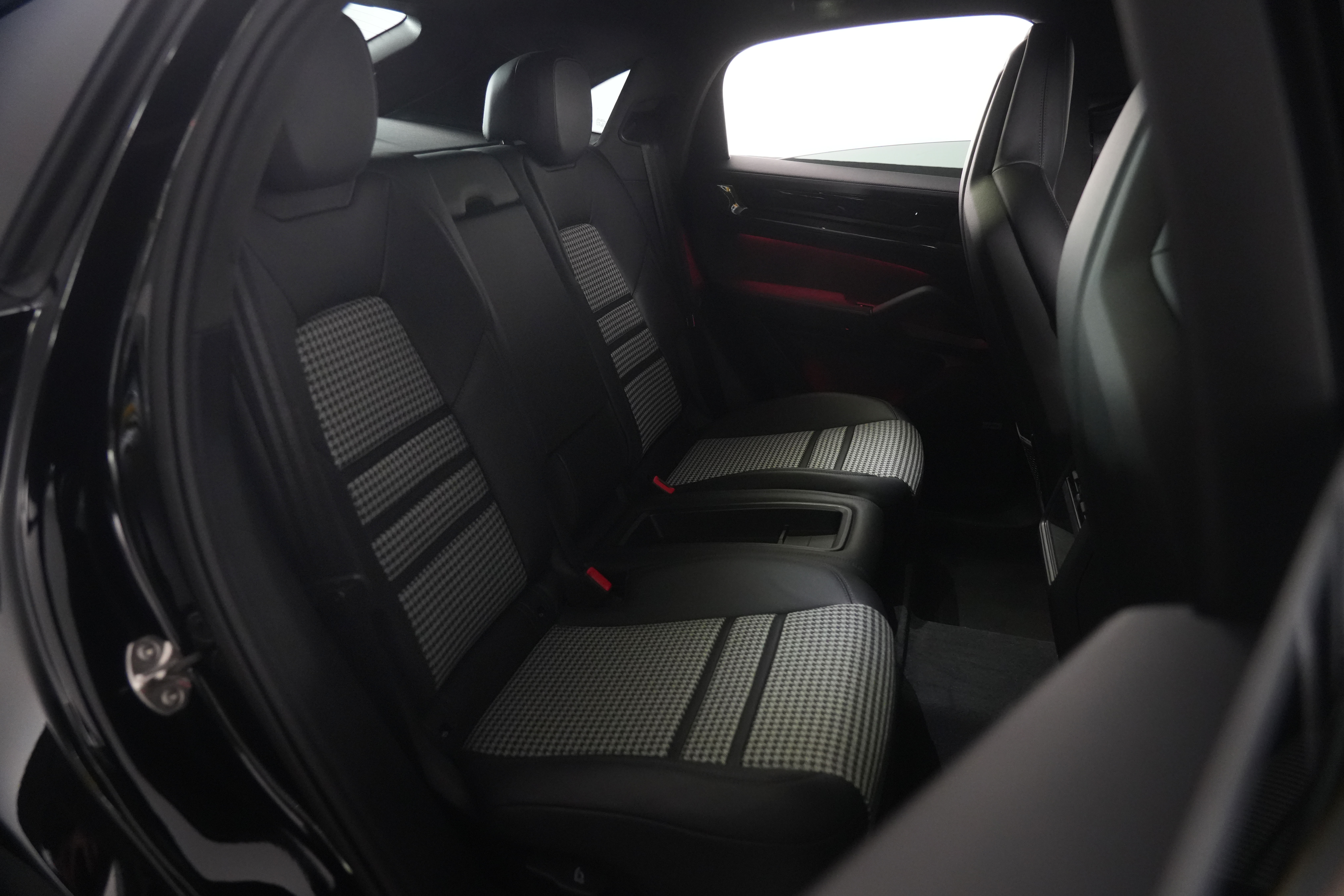 2024 Porsche Cayenne GTS Coupe Image 33