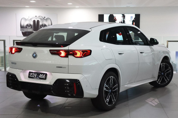 2024 BMW iX2 U10 eDrive20 M Sport SUV image 3