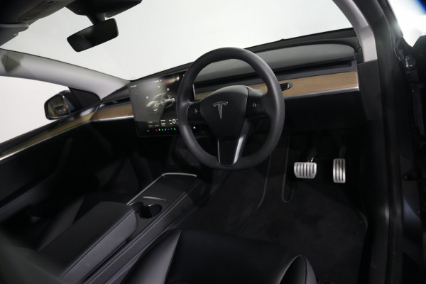 2023 Tesla Model Y  Performance SUV Image 11