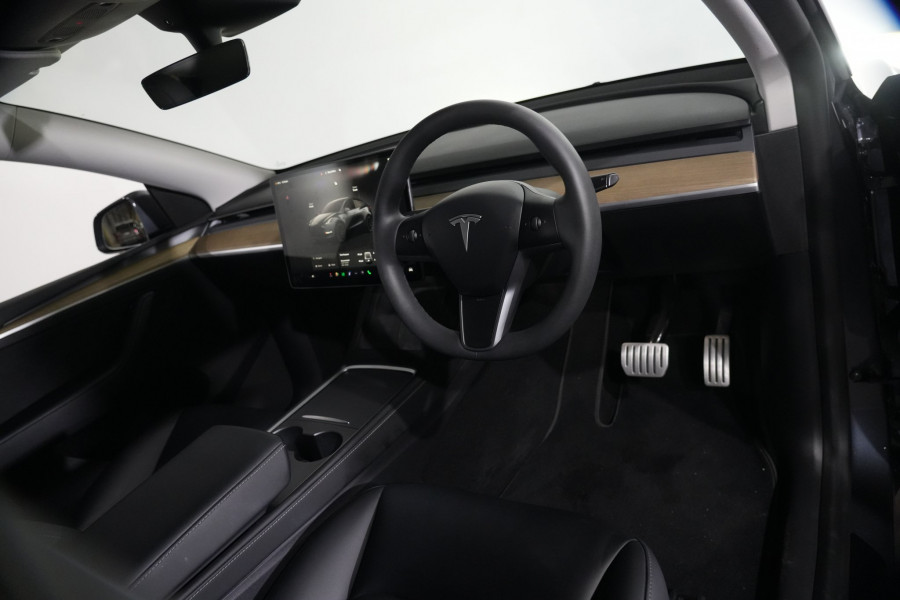 2023 Tesla Model Y  Performance SUV Image 11