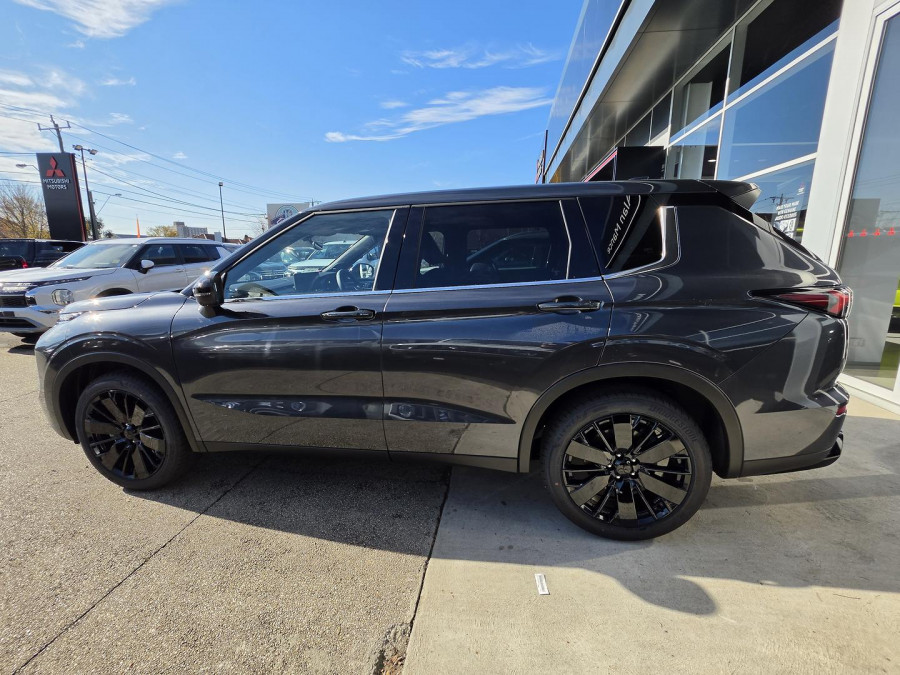2026 Mitsubishi Outlander ZM Black Edition SUV Image 11