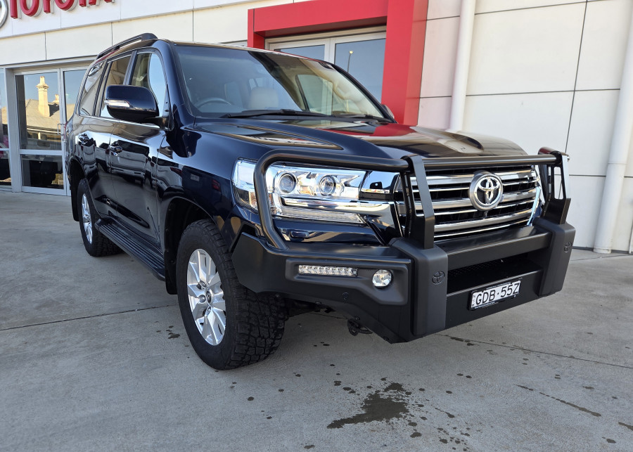 2019 Toyota LandCruiser VDJ200R VX SUV Image 1