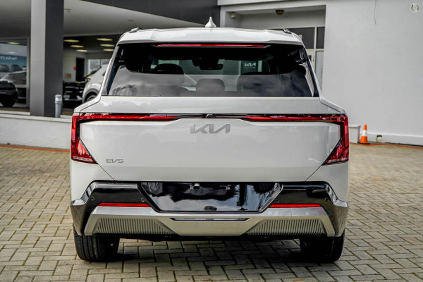2026 Kia EV5 OVc Earth SUV Image 3