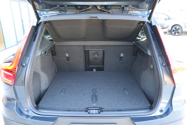 2026 Volvo XC40 XZ Ultra B4 Dark SUV Image 34
