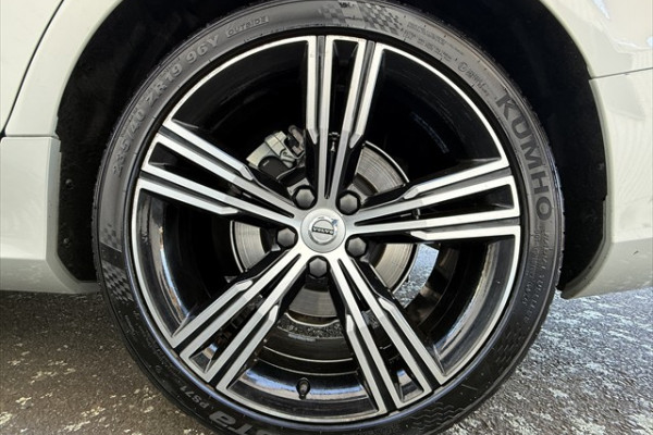 2019 MY20 Volvo S60 Z Series T5 Inscription Sedan Image 17