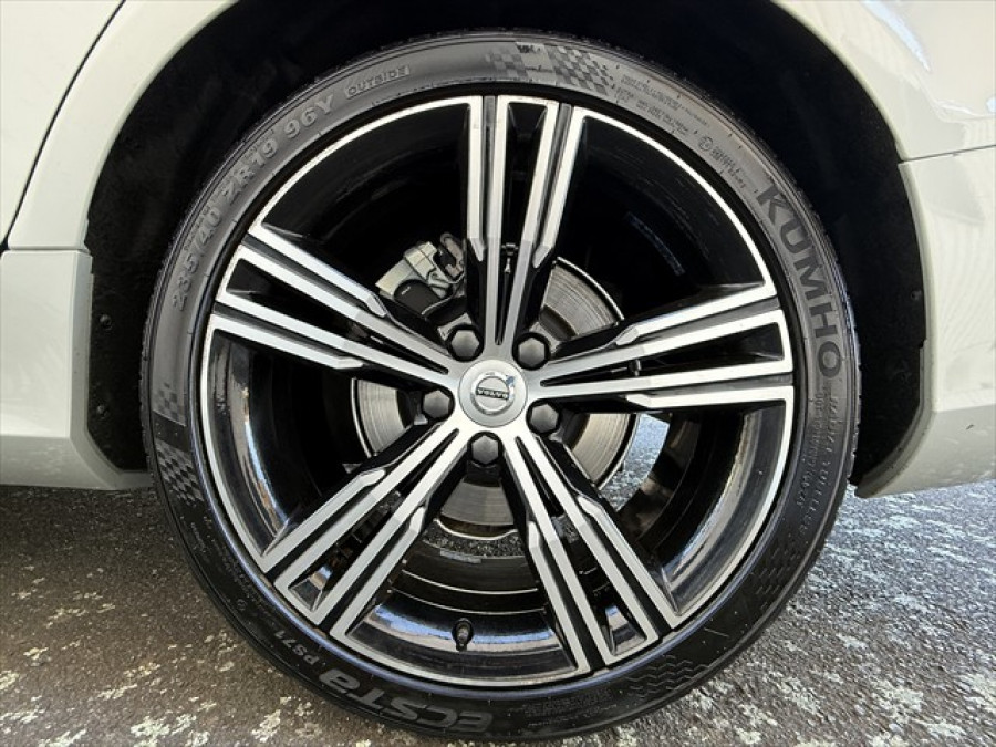 2019 MY20 Volvo S60 Z Series T5 Inscription Sedan Image 17