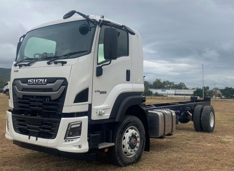 2025 Isuzu FXR 170-355 AT R57 Cab Chassis Image 4