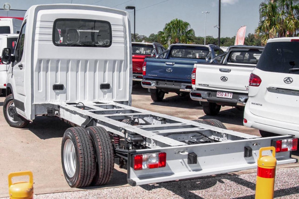 2024 LDV Deliver 9   Cab Chassis